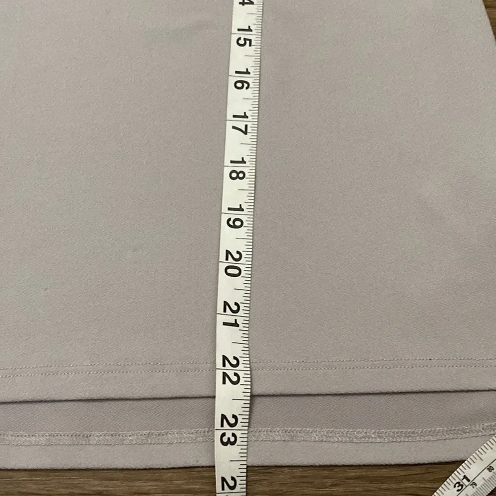 🥭(4 for $15) Grey Tahari Blouse - Picture 4 of 6